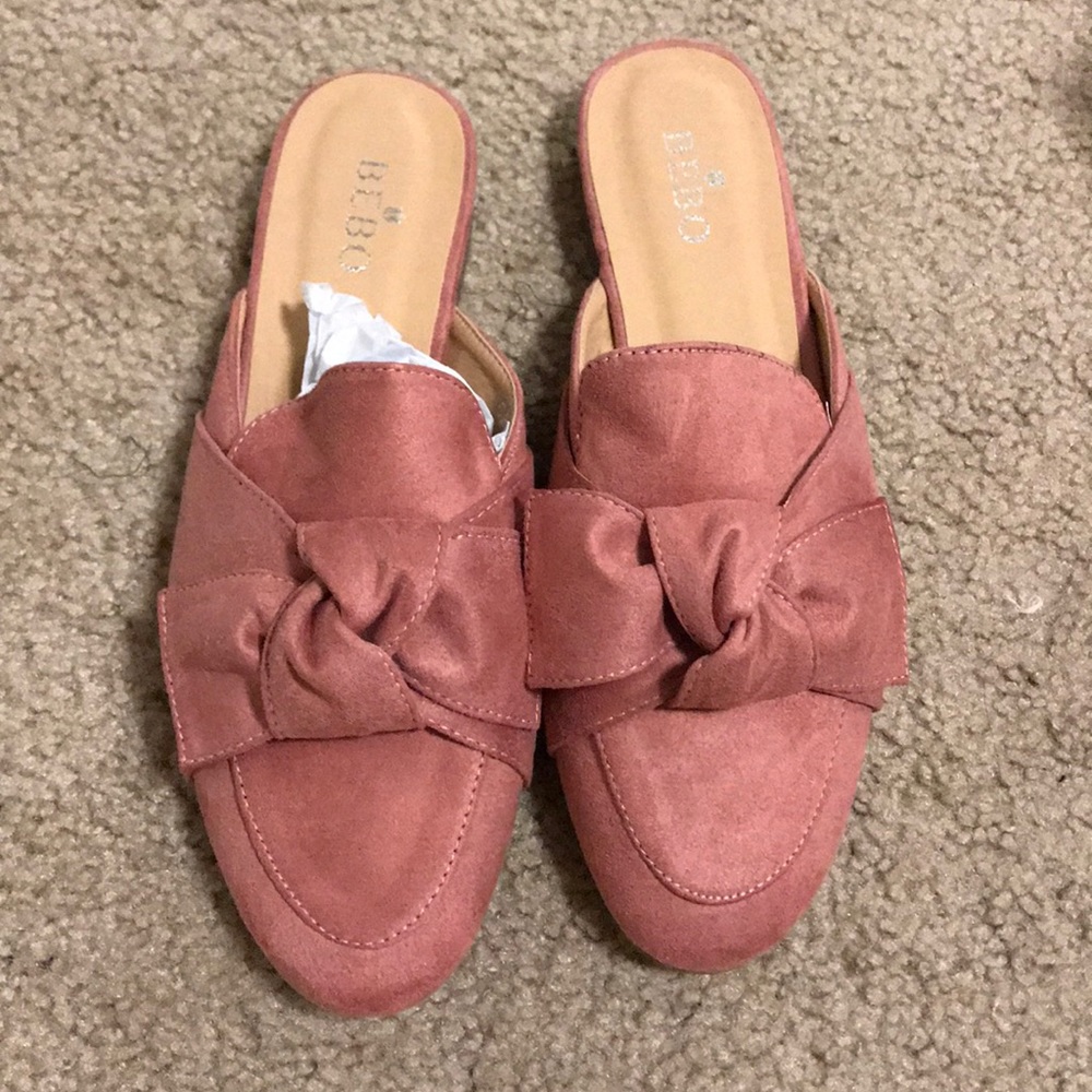 Bow font mule